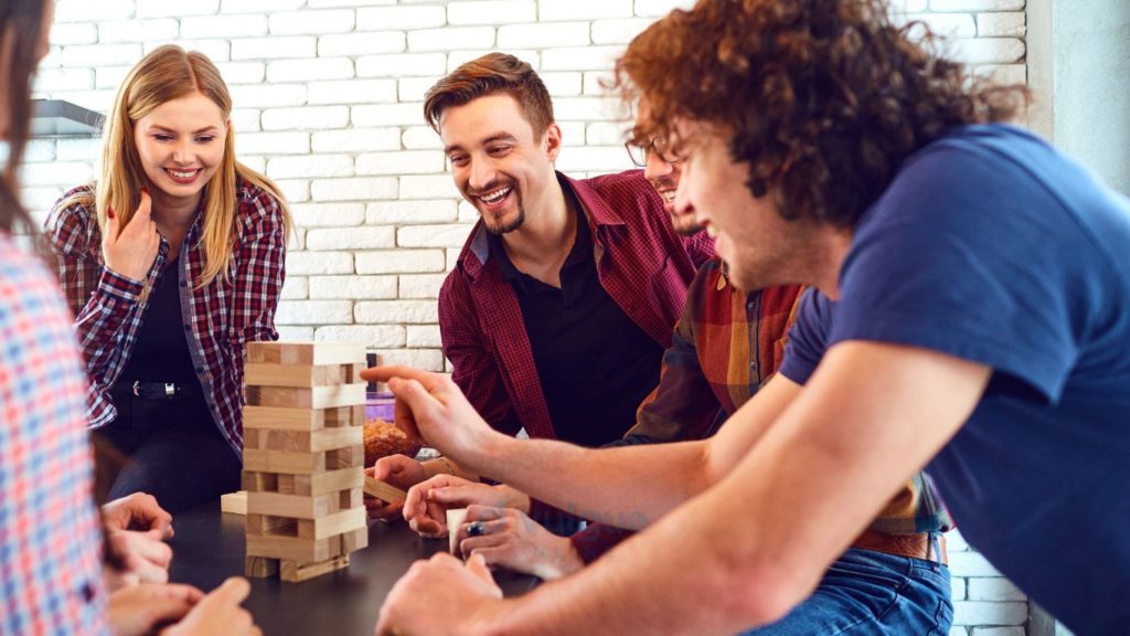 5 jogos de festa divertidos para vendas diretas que irão impulsionar o seu negócio